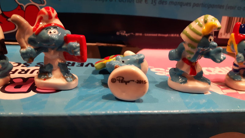 miniature smurf figurines
